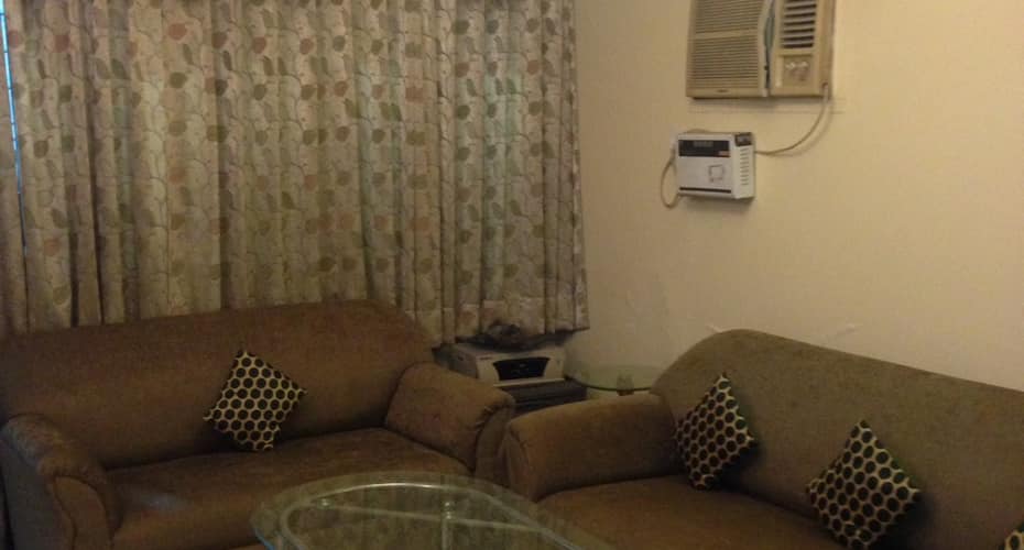 Nice comfortable home next to metro station. Full privacy and good location, New Delhi 4